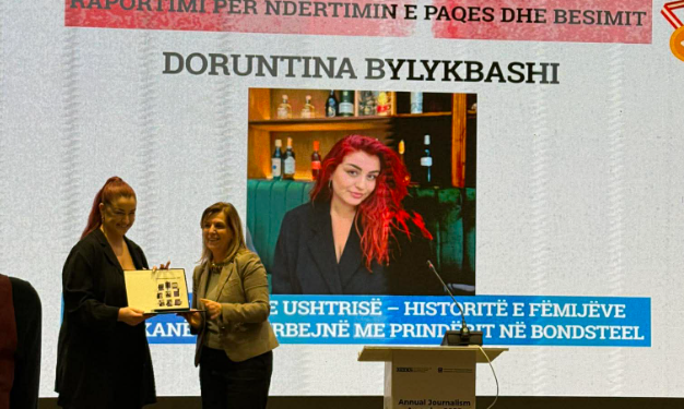 Doruntina Bylykbashi, gazetarja e TV Dukagjinit, është shpallur fituese e çmimit të AGK’s për “Raportimin më të mirë në ndërtimin e paqes dhe besimit”.