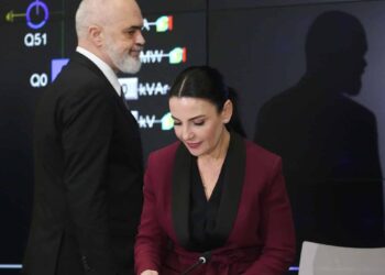 Dosja e Ballukut: Zbulohet një USB me 6 mijë e 500 mesazhe telefonike për tendera në këmbim të apartamenteve e jahteve