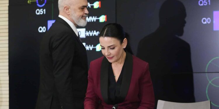 Dosja e Ballukut: Zbulohet një USB me 6 mijë e 500 mesazhe telefonike për tendera në këmbim të apartamenteve e jahteve