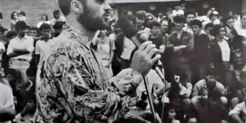 “Ç’është ajo që kam dëgjuar, që nuk i keni rënë ballit Ramiz Alisë?” – Fjalët e Edi Ramës pas mbërritjes së vonuar në themelimin e PD-së