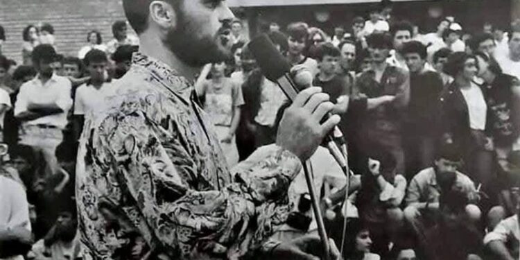 “Ç’është ajo që kam dëgjuar, që nuk i keni rënë ballit Ramiz Alisë?” – Fjalët e Edi Ramës pas mbërritjes së vonuar në themelimin e PD-së