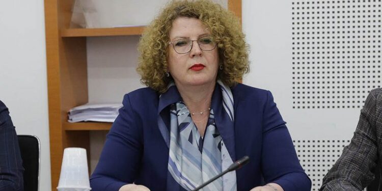 Rozeta Hajdari del para gjyqit për korrupsion në rastin e rezervave shtetërore