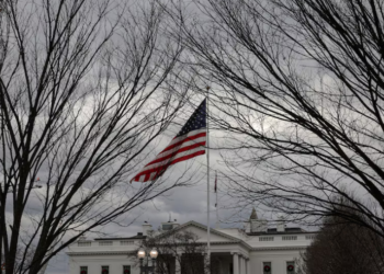 Shtëpia e Bardhë zhvendos fokusin te presioni ekonomik: Ushtria amerikane angazhohet në “karantinën” e naftës së Venezuelës