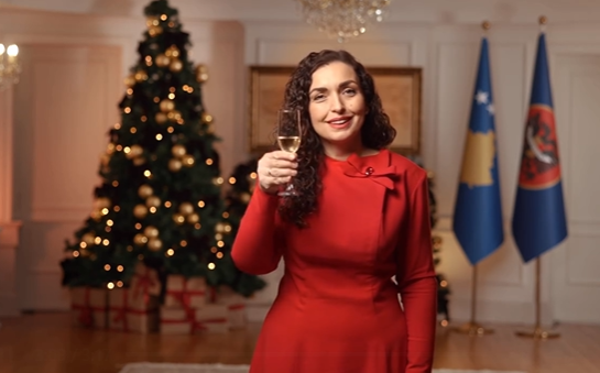 Vjosa Osmani uron qytetarët për Vitin e Ri 2026: Kosova ecën përpara me vendosmëri, vlera dhe unitet