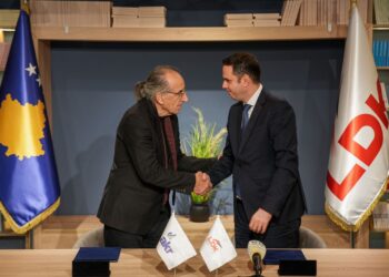 LDK zgjeron frontin parazgjedhor: Abdixhiku nënshkruan marrëveshje me AKR-në dhe Partinë e Drejtësisë