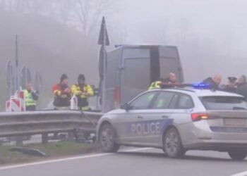 Largohet vetura me targa të Shqipërisë nga vendi i aksidentit fatal në “Ibrahim Rugova”