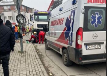 Kamioni me beton godet për vdekje një person