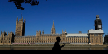 Britania nis hetim të madh për ndërhyrje të huaj në politikë pas skandalit të ryshfetit me Rusinë