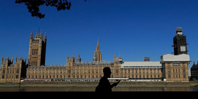 Britania nis hetim të madh për ndërhyrje të huaj në politikë pas skandalit të ryshfetit me Rusinë