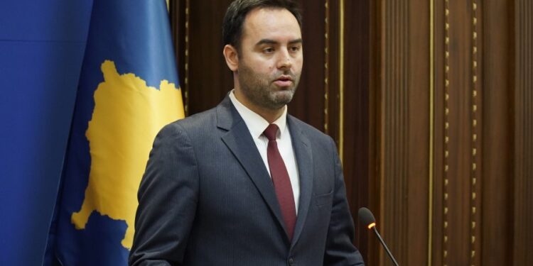 Shkrimi famëkeq anti-UÇK: Konjufca nuk e arsyeton Bashën: “Bashkëautori, kur s’pajtohet, e përmirëson”