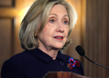 Hillary Clinton “fiton fjalimin” që Trump nuk e mori kurrë: do t’u drejtohet deputetëve britanikë në Westminster