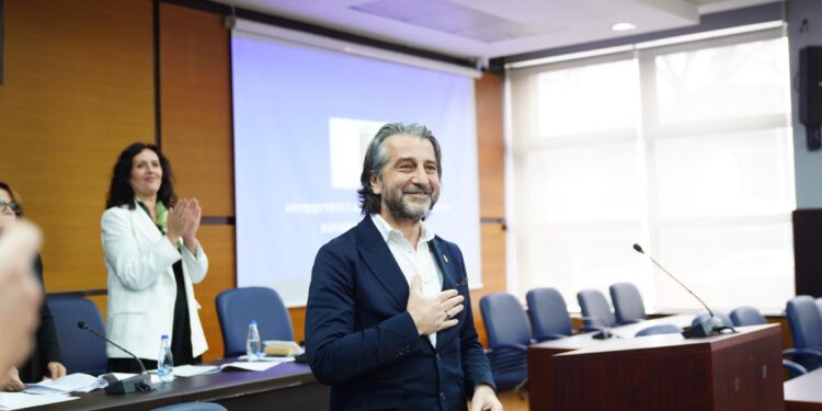 Përparim Rama nis mandatin me zotim 24/7 – Fehmi Kupina rikthehet kryesues i Kuvendit të Prishtinës