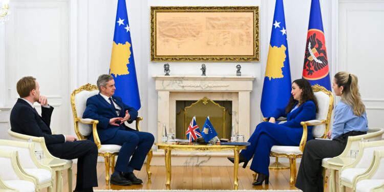 Osmani e ambasadorin britanik diskutojnë zgjedhjet e 28 dhjetorit dhe marrëveshjet strategjike Kosovë–Mbretëri e Bashkuar