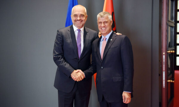 Rama niset drejt Hagës për ta vizituar Hashim Thaçin, kritikon sërish drejtësinë ndërkombëtare