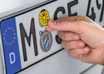 Kujdes bashkëatdhetarë! Afisha portokalli e TÜV-it ka skaduar — shoferët shqiptarë në Gjermani rrezikojnë gjoba dhe pikë penalizimi