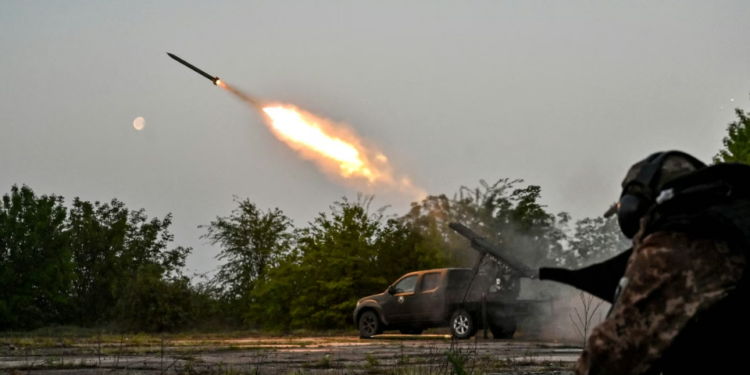 Ujqërit e Stepës: Pensionistët ukrainas që marrin armët atje ku ushtarëve u ndalohet