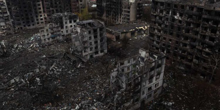 Përshkallëzim i sulmeve: Ukraina godet thellë objektiva ruse, Rusia intensifikon bombardimet në Donbas dhe energjetikë