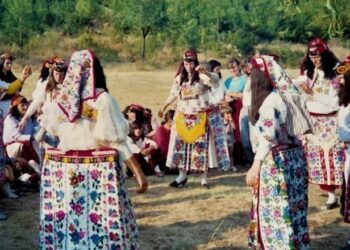 Veshja tradicionale e Hasit të Prizrenit nis rrugëtimin drejt UNESCO-s: Nismëtarët kërkojnë mbështetjen e Shqipërisë