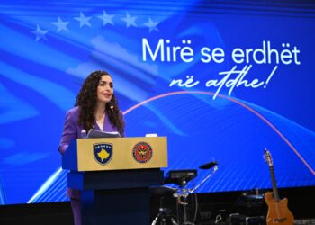 “Mirë se erdhët në shtëpinë tuaj” – Osmani mesazh i fuqishëm për mërgatën: Ju jeni shtyllë e shtetit të Kosovës