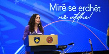 “Mirë se erdhët në shtëpinë tuaj” – Osmani mesazh i fuqishëm për mërgatën: Ju jeni shtyllë e shtetit të Kosovës