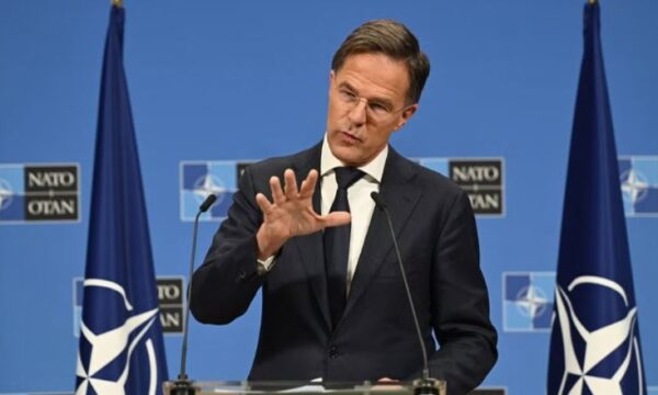 Rutte: NATO-ja po shqyrton hapat e radhës për sigurinë e Arktikut