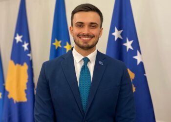 Këshilltari i Presidentes, Shqiprim Arifit: “Turpi yt s’mbulohet me statuse”