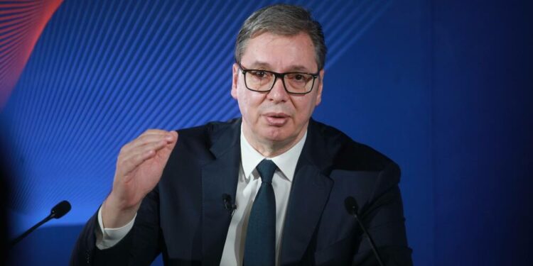 Vuçiç pas mledhjes së Këshillit të Sigurisë Kombëtare: Brenda një viti e gjysmë do t’i dyfishojmë kapacitetet ushtarake të Serbisë