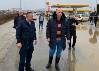 Lladrovci: Drenasi po përjeton vërshime për t’u mbajtur mend, dhjetëra shtëpi e biznese nën ujë