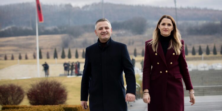 Bekim Jashari reagon ndaj deklaratave të Nexhmedin Spahiut për flamurin në varrezat e Jasharëve