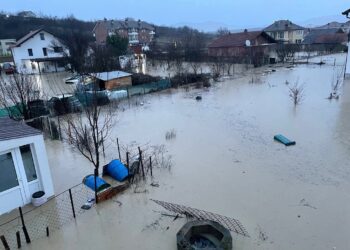 “Disa lumenj e përrenj kanë dalë nga shtretërit”-IHMK paralajmëron vërshime të tjera pas reshjeve të pandërprera të shiut