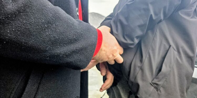 Prokuroria publikon pamje nga bastisja – Arrestohet i dyshuari për sulm ndaj pjesëtarëve të KFOR-it dhe Policisë së Kosovës