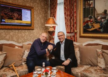 Bedri Hamza takon ambasadorin William Walker në ditët e përkujtimit të Masakrës së Reçakut