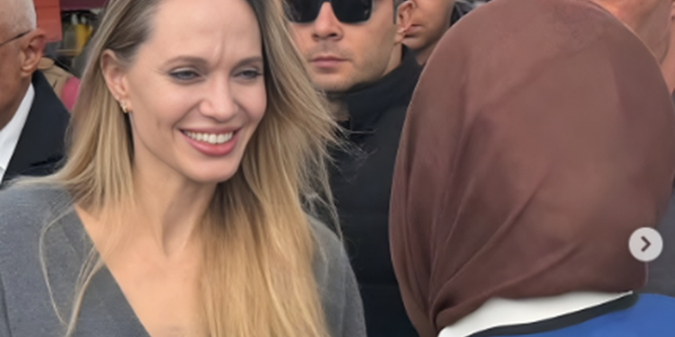 Angelina Jolie viziton kufirin në Rafah, bisedon me palestinezët