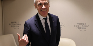 Carney i qëndron fjalimit në Davos, kundërshton pretendimet e ekipit të Trump