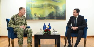 Albin Kurti takon komandantin e NATO-s në Napoli, konfirmon synimin e Kosovës për anëtarësim të plotë në Aleancë