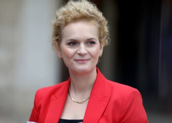 Flutura Kusari propozon që edhe në Kosovë të ndalohen me ligj rrjetet sociale për fëmijët nën 16 vjeç