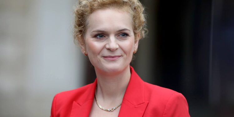 Flutura Kusari propozon që edhe në Kosovë të ndalohen me ligj rrjetet sociale për fëmijët nën 16 vjeç