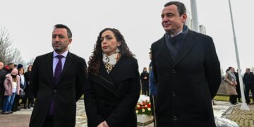 Vjosa Osmani nderon Jusuf e Bardhosh Gërvallën dhe Kadri Zekën: 17 janari, ditë dhimbjeje dhe krenarie kombëtare