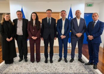 Në prag të Festivalit Poetik të Prishtinës: Kurti pret krijuesit arbëreshë dhe nga Mali i Zi