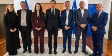 Në prag të Festivalit Poetik të Prishtinës: Kurti pret krijuesit arbëreshë dhe nga Mali i Zi