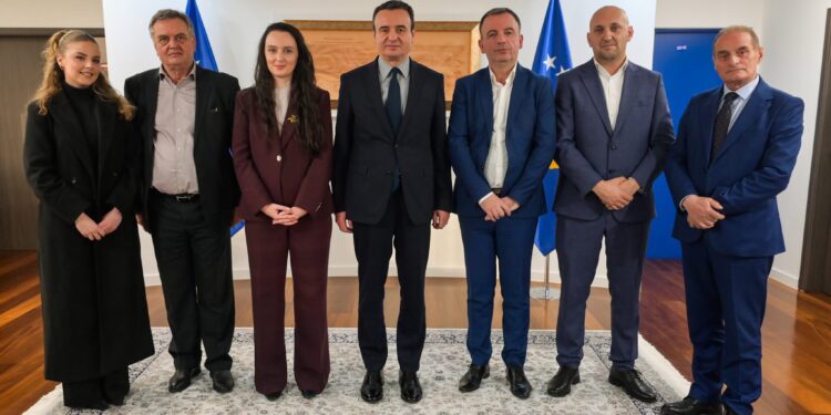 Në prag të Festivalit Poetik të Prishtinës: Kurti pret krijuesit arbëreshë dhe nga Mali i Zi