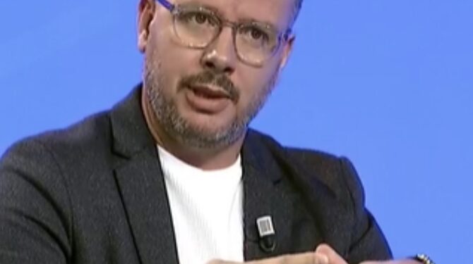 Shpërthen Kajtazi: Pa u larguar PDK, LDK e AAK, Kurti nuk rrëzohet – autokratët bien vetëm me protesta