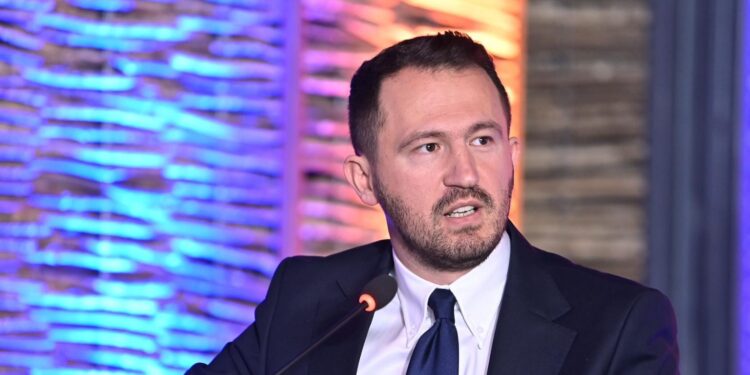 Krasniqi parashikon rikthimin e Albulena Haxhiut në krye të Kuvendit