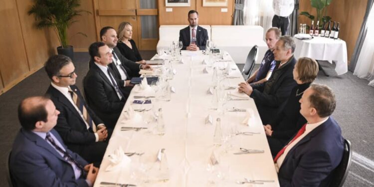 Kryeministri Kurtitakohet takohet në Davos me Këshillin e Jashtëm për Marrëdhënie Ekonomike, në fokus investimet dhe integriteti konkurrues