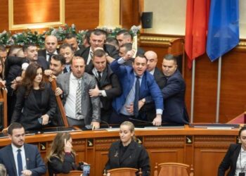Byroja e Kuvendit lë në fuqi përjashtimin 30-ditor për 6 deputetë të PD-së, opozita flet për ndëshkim politik