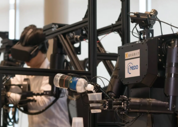 Robotët më në fund “ndiejnë” si njerëzit: teknologji e re imiton prekjen njerëzore me pak të dhëna