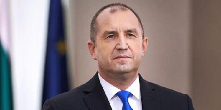 Dorëhiqet presidenti i Bullgarisë pas 9 vitesh në detyrë, Rumen Radev: “I pranoj gabimet e mia, demokracia duhet mbrojtur”