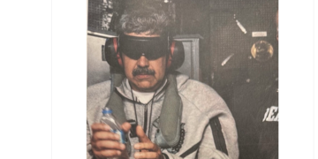 Duart e lidhura dhe sytë e mbuluar, Trump publikon fotografinë e parë të Maduro-s pas arrestimit