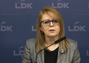 Hykmete Bajrami jep dorëheqje nga pozita e nënkryetares së LDK-së dhe kërkon largimin e Lumir Abdixhikut