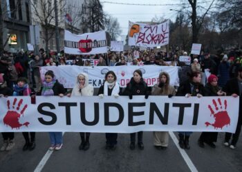 Studentet paralajmërojnë konkretizimin e lëvizjes dhe hyrjen në garë me listën e tyre për të sfiduar pushtetin e Vuçiqit.